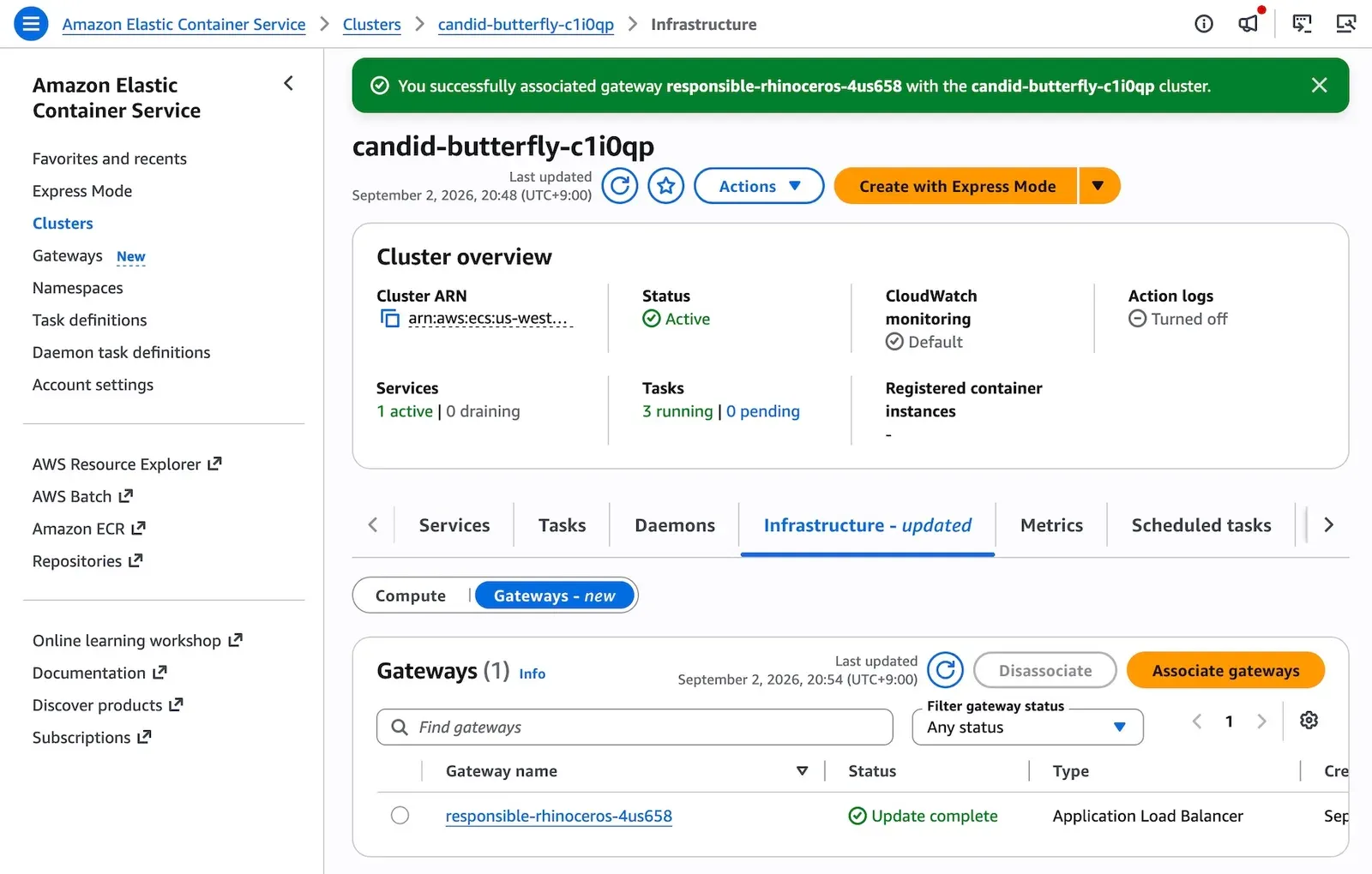 Consola de ECS en la pestaña Infrastructure de un clúster con la vista Gateways y un gateway asociado en estado Update complete